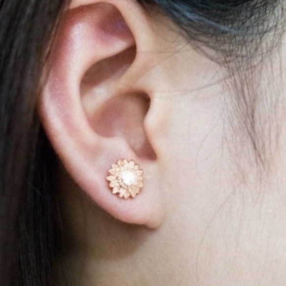 **18K Rose Gold Diamond Sunflower Stud Earrings - Picture 2 of 4